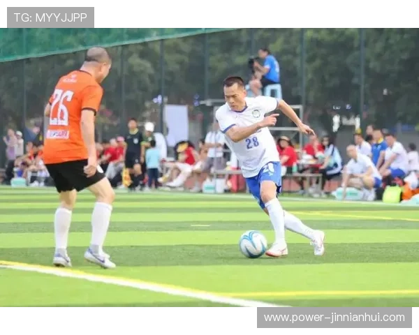 中国足球球星炮哥是谁 揭秘其传奇经历与在球场上的风采