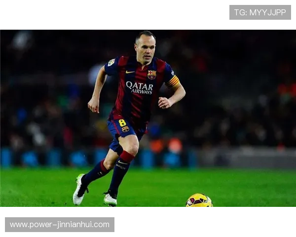 官方足球球星风采大赏：实力与魅力并存的绿茵传奇